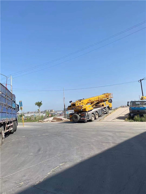 阿荣旗25吨吊车的租赁价格大概是多少？